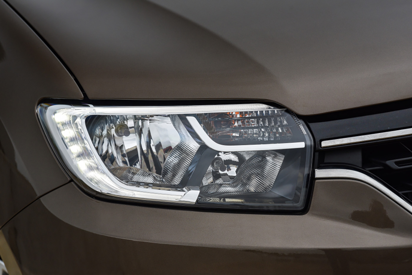 /img/cars/1637053027-exterior_renault_Sandero_4.jpg