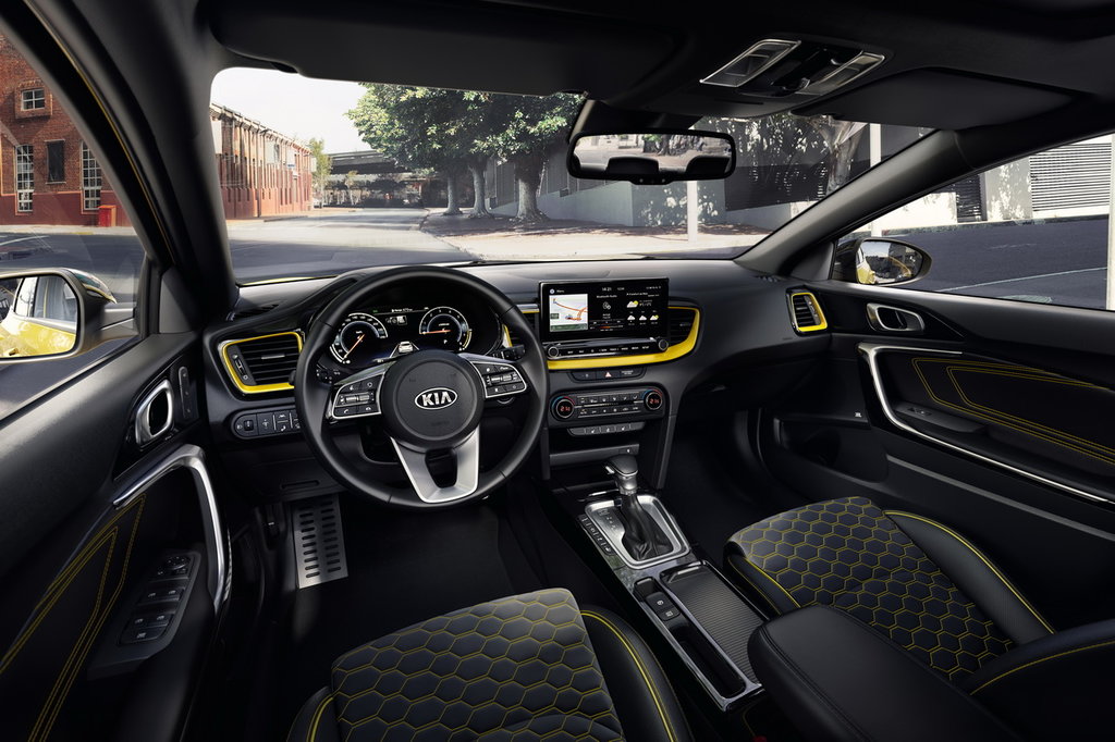 /img/cars/1667998661-kia_xceed_935624.jpg