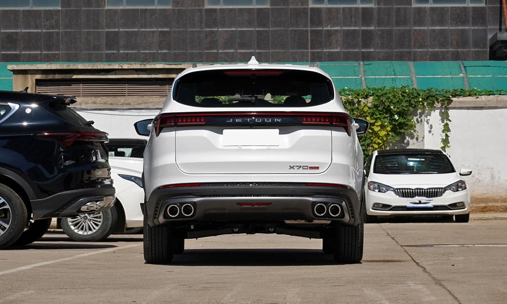 /img/cars/1679921426-x70-plus-1-6.jpg