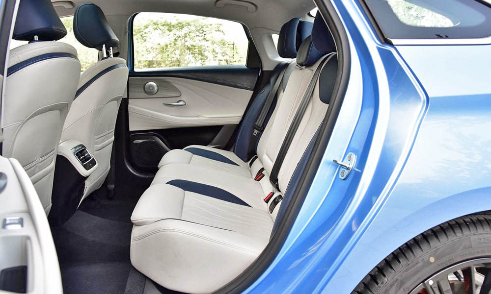 /img/cars/1680073679-arrizo-8-16.jpg