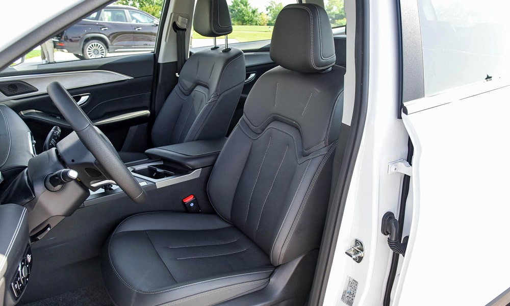 /img/cars/1690544084-x90-plus-15.jpg